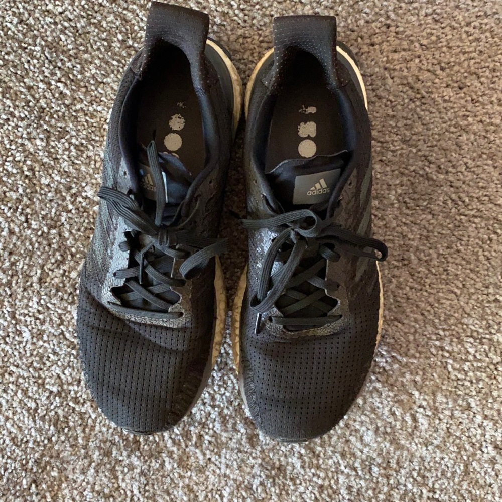 Size 9 Adidas tennis shoes!